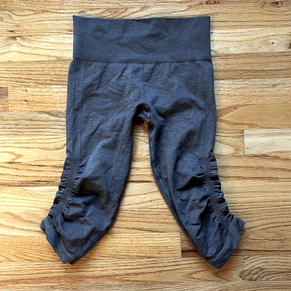 Lululemom size 4 brown capri leggings